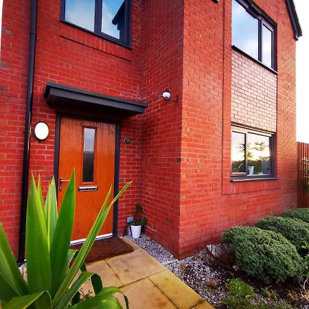 The Lawnswood - Central Manchester Holiday Home With Free Parking Eksteriør billede
