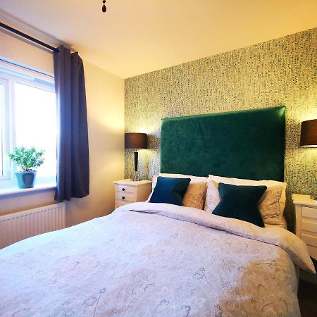 The Lawnswood - Central Manchester Holiday Home With Free Parking Eksteriør billede