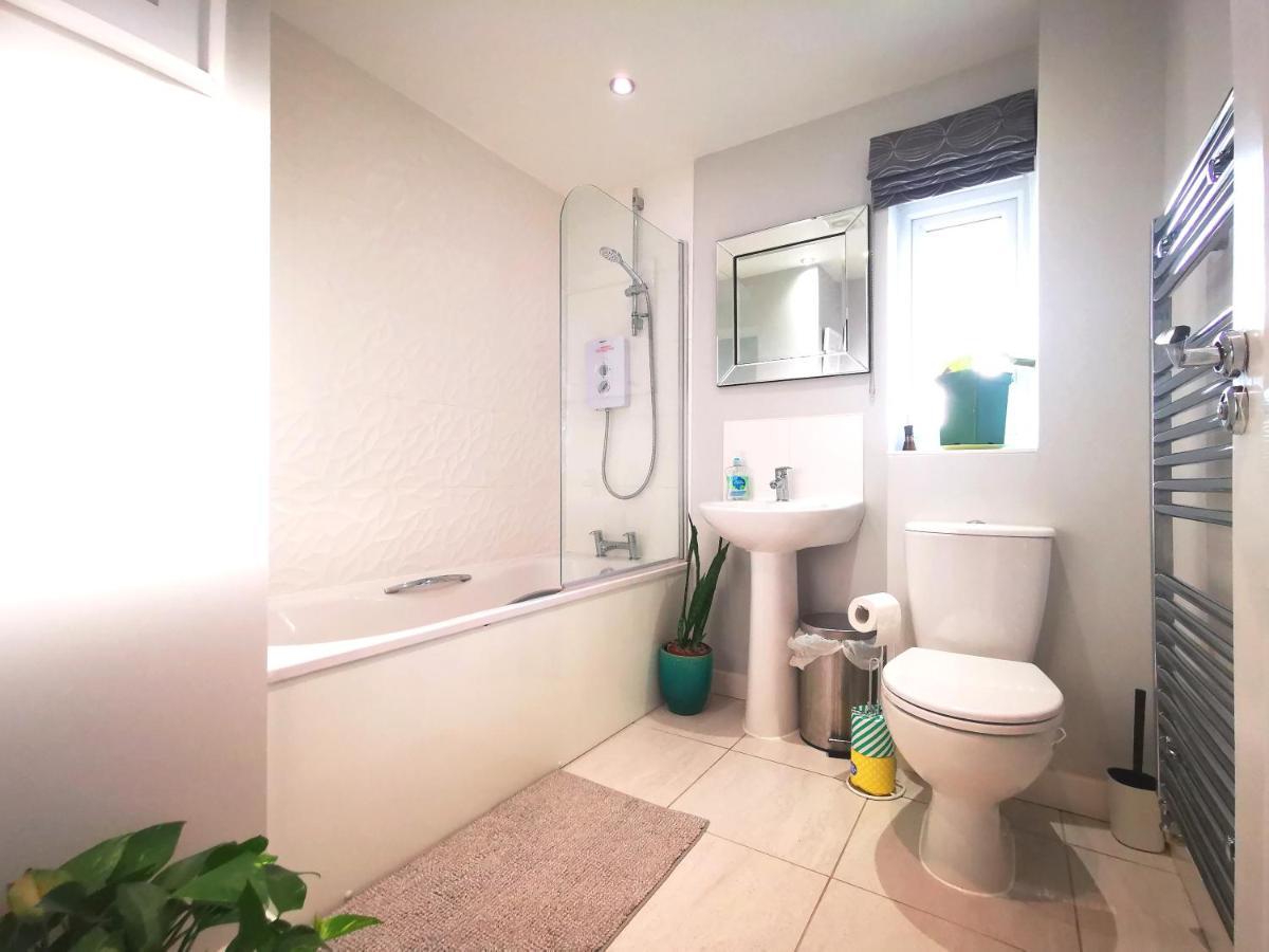 The Lawnswood - Central Manchester Holiday Home With Free Parking Eksteriør billede