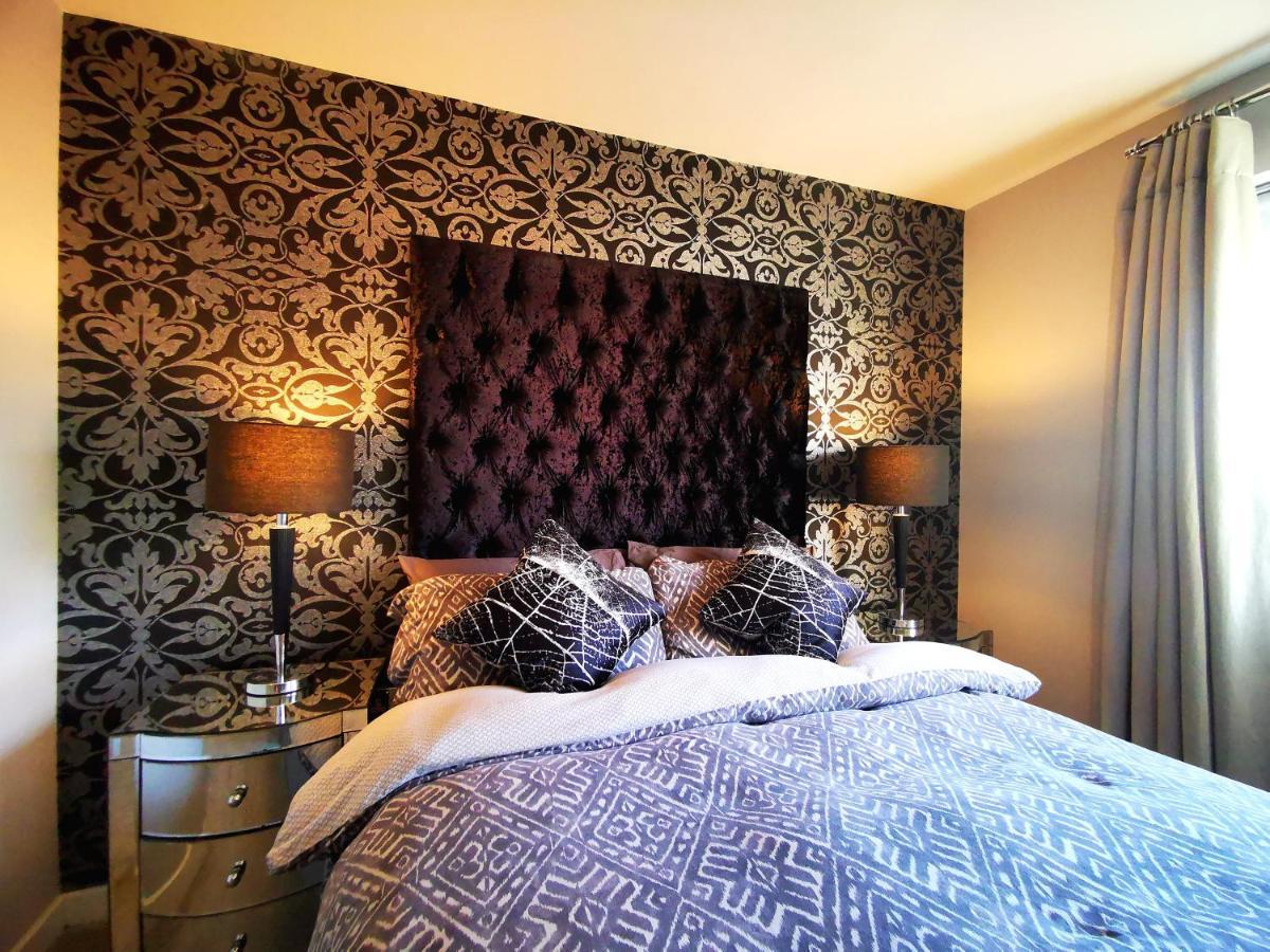 The Lawnswood - Central Manchester Holiday Home With Free Parking Eksteriør billede