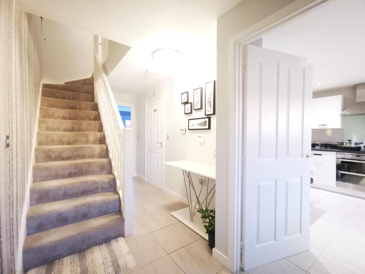 The Lawnswood - Central Manchester Holiday Home With Free Parking Eksteriør billede