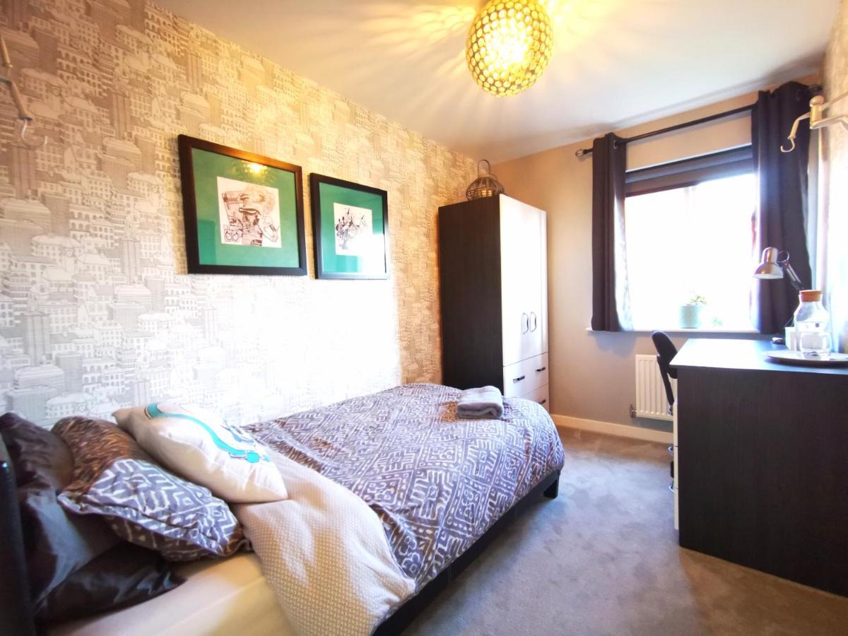 The Lawnswood - Central Manchester Holiday Home With Free Parking Eksteriør billede