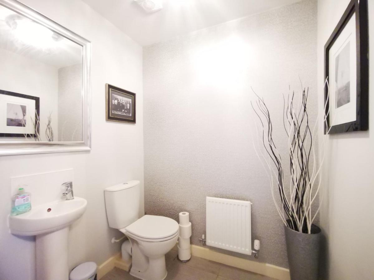 The Lawnswood - Central Manchester Holiday Home With Free Parking Eksteriør billede