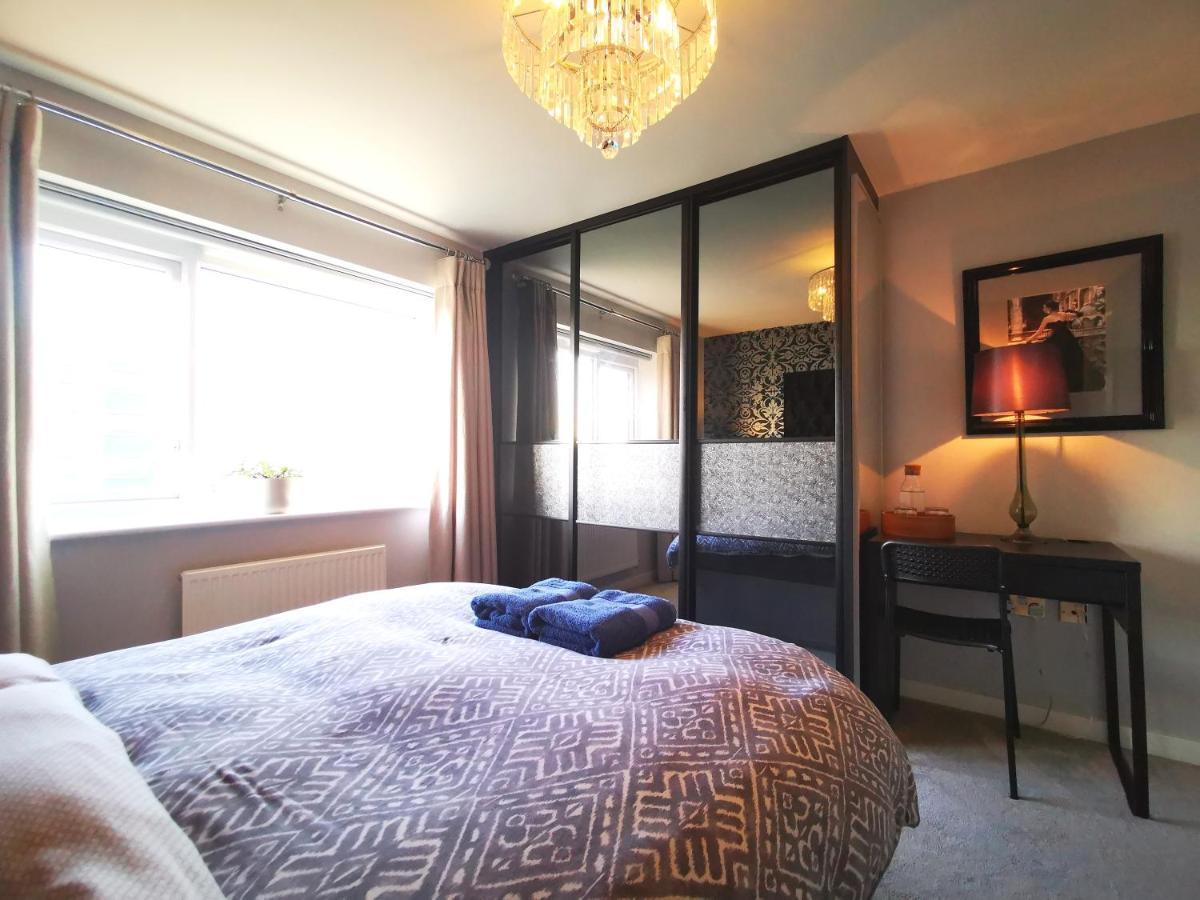 The Lawnswood - Central Manchester Holiday Home With Free Parking Eksteriør billede