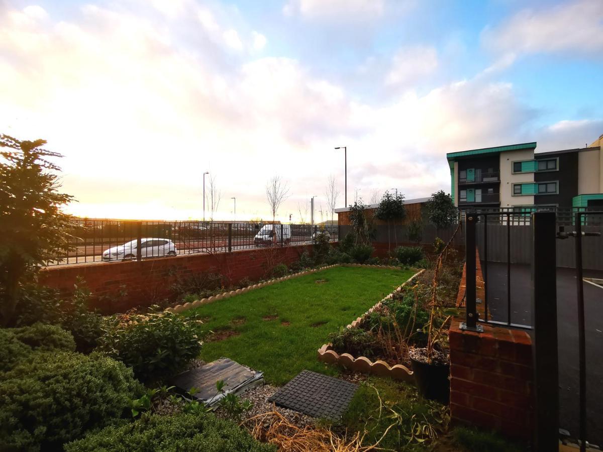The Lawnswood - Central Manchester Holiday Home With Free Parking Eksteriør billede